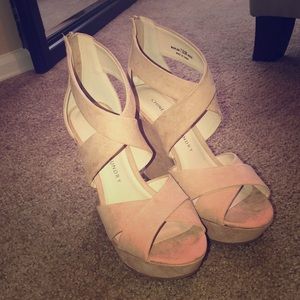 Chinese laundry Tan Wedges